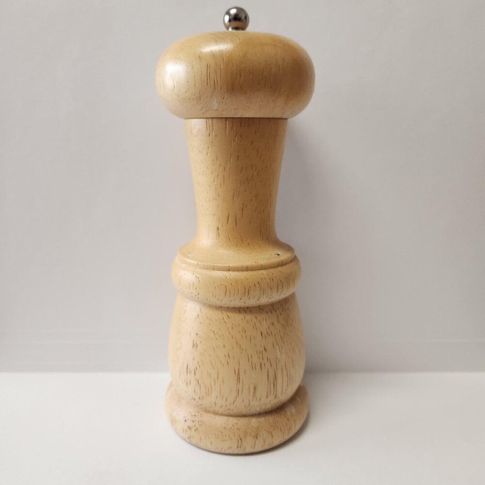 Vintage Chyn Tai Co. Ltd. Wooden Pepper Grinder 17cm